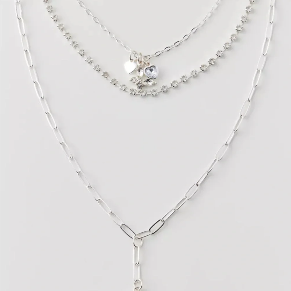 NWOT Rhinestone Butterfly Layered Necklace - Picture 3 of 8
